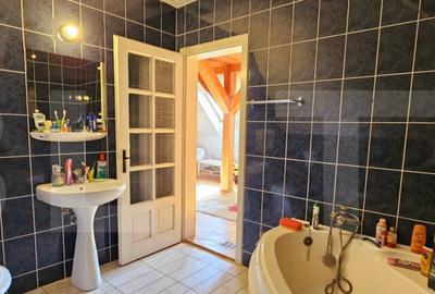 Casa, de vanzare, cu 6 camere, 300 mp, zona semicentrala - 3