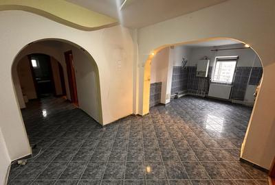 Apartament cu 3 camere decomandat în Micro 3 - 5