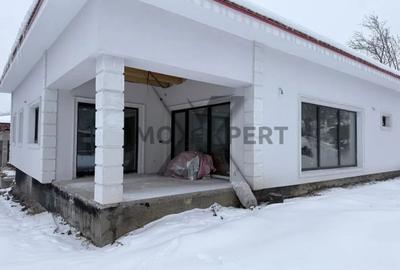 Casă individuală cu 4 camere cu Canalizare în Exterior Nord