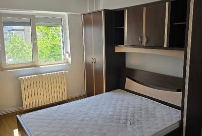 Apartament cu 3 camere decomandat, mobilat în Micro 12 - 3
