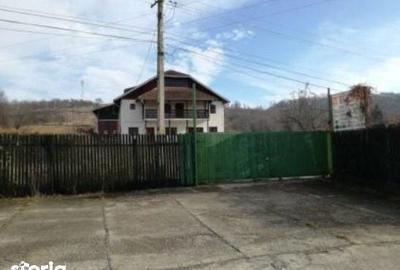 Casă cu 10 camere cu Teren 6154 Mp în Vărbila - 1