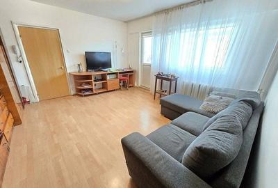 Apartament cu 3 camere semidecomandat, mobilat în Tineretului