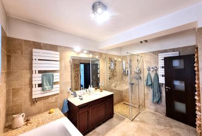 Chitila langa Lacul cu Nuferi si Padure Chitila langa Lacul cu Nuferi si Padure - 17