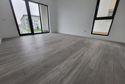 Bloc Nou. Etaj 1. Decomandat. Bucatarie Inchisa. Asfalt - 3