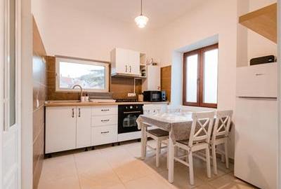 Apartament cu 3 camere nedecomandat, mobilat în Schei - 6