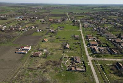 Teren de 1430 mp, în Turnu - 3