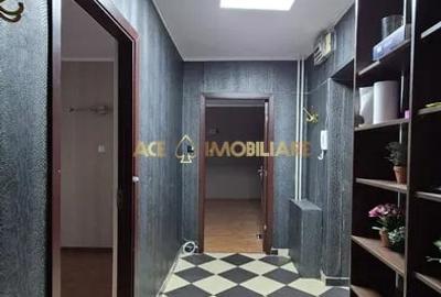 Apartament cu 3 camere decomandat în Decebal - 1