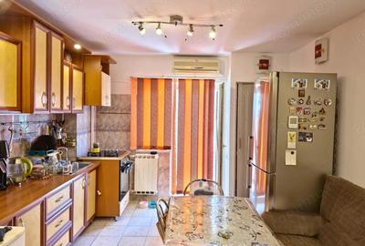 Zona libertatii - 2 camere decomandat, et. 4 din 8 - cu lift - 4