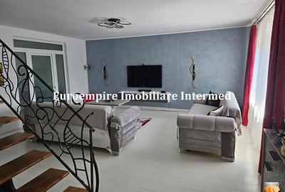 Casă cu 7 camere în Cumpăna