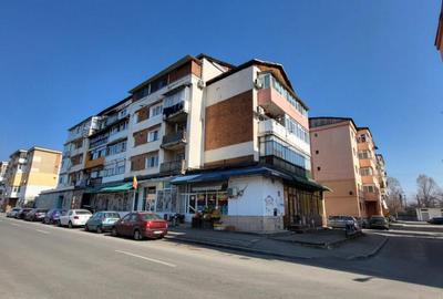 Apartament cu 3 camere decomandat în 9 Mai - 1