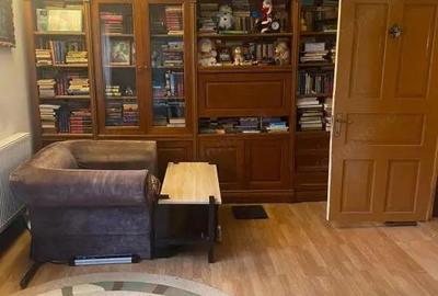 Casa tradi?ionala, mobilata ?i utilata, situata in centrul satului Polovragi - 5