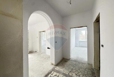 Casă cu 4 camere cu Teren 337 Mp în Est - 4