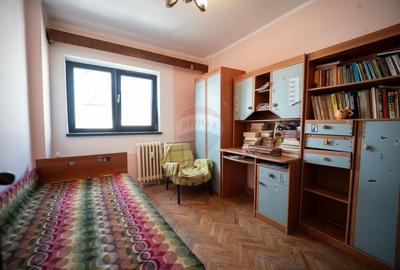 Apartament cu 4 camere decomandat în Central - 8