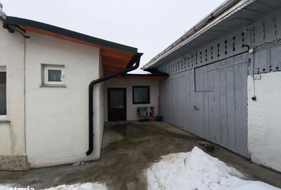 Casă cu 4 camere în Fetești - 1