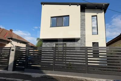 Casă cu 3 camere cu Teren 408 Mp în Central - 1