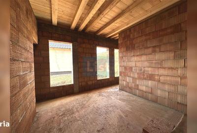 Casă cu 4 camere cu Teren 2000 Mp în Baciu - 5