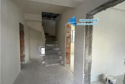 Casă cu 5 camere cu Teren 500 Mp în Central