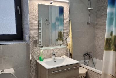 Proprietar vand apartament 2 camere, decomandat, cu loc de parcare sub - 5