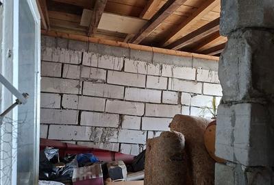 Casă cu 5 camere cu Teren 126 Mp în Coiciu