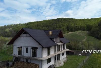 Casă cu 7 camere cu Teren 1300 Mp în Pătrăuți - 2