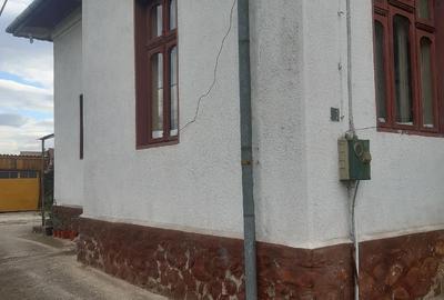Casă cu Teren 1471 Mp în Central - 1
