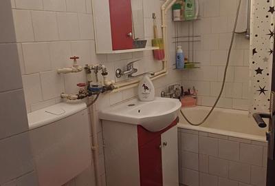 Apartament cu 3 camere semidecomandat în Central - 1