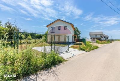 Casă cu 4 camere cu Teren 450 Mp în Săbăreni