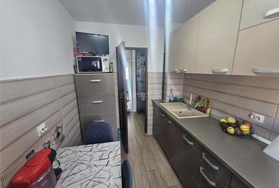 Apartament cu 2 camere semidecomandat în Micro I - 4