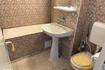 Apartament cu 2 camere semidecomandat în Micro 9 - 12