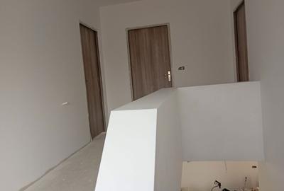 Casă cu 4 camere cu Teren 470 Mp în Vinga