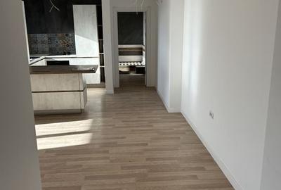 Apartament cu 3 camere semidecomandat, mobilat în Km 5 - 10