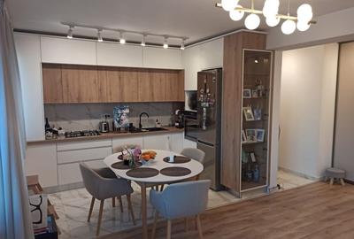 Apartament cu 3 camere decomandat, mobilat în Central