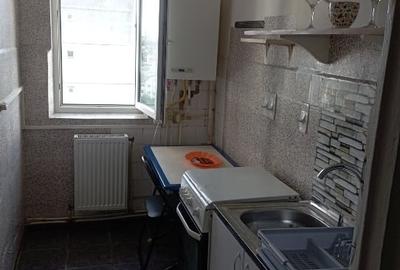 Aprtament doua cam. decomandat. - 8