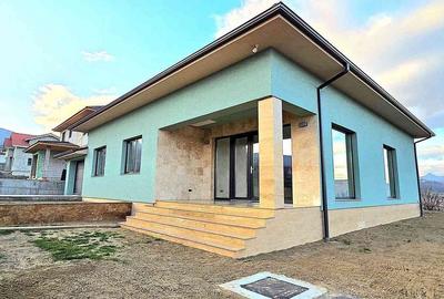 Casă cu 4 camere cu Teren 500 Mp în Central - 2