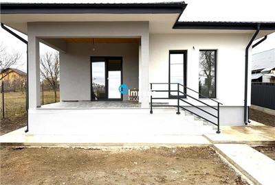 Vila de Vis Casa Ciurbesti  3 Camere, 500 mp Teren, Liniste si Confort! - 1