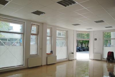 Spațiu comercial, de 99 mp, în Central - 2