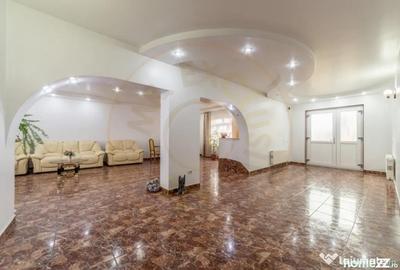 Casă cu 8 camere cu Teren 1000 Mp în Central - 7