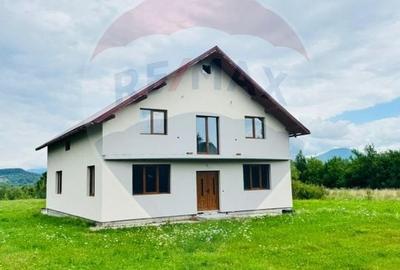 Casa / Vila cu 8 camere de vanzare