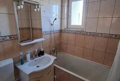 Apartament cu 3 camere semidecomandat în Podu Roș - 1