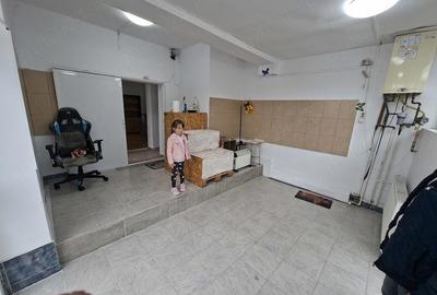 Spațiu comercial, de 42 mp, în Central - 4