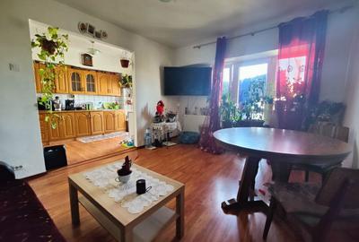 Apartament cu 3 camere în Bârlad - 1