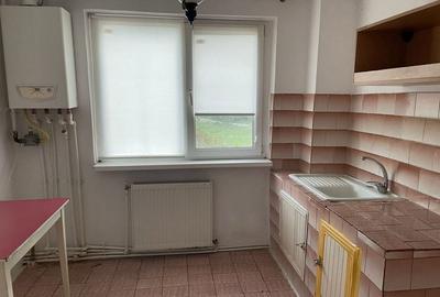Apartament cu 2 camere semidecomandat în Micro 3 - 6