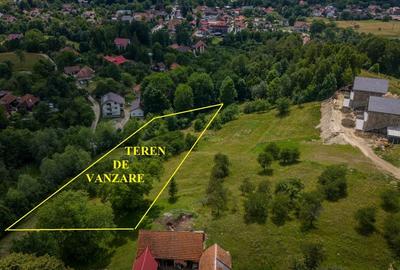 Teren Bran in centru cu priveliste catre castel - 6