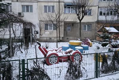 Apartament cu 2 camere decomandat în Rovinari - 2