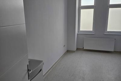 Spațiu comercial, de 500 mp, în Central - 3