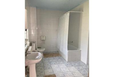 Casă cu 10 camere cu Teren 1200 Mp în Central - 8