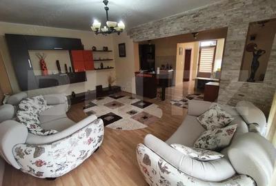 Casă cu 4 camere cu Teren 2700 Mp în Cihei - 2