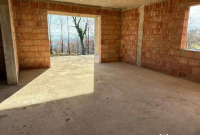 Casă cu 4 camere cu Teren 536 Mp în Groși - 5