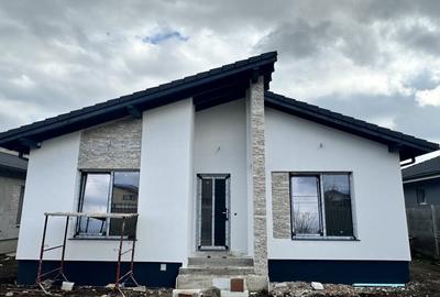 Casă individuală cu 4 camere cu Canalizare în Micești - 1