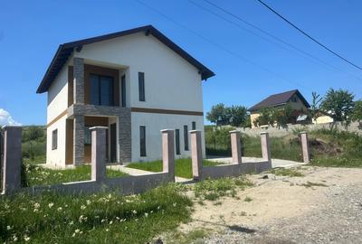 Casă individuală cu 4 camere cu Teren 300 Mp în Câmpenești - 1